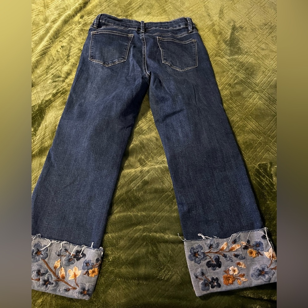 CHARLIE B Blue Jeans with Floral Embroidery